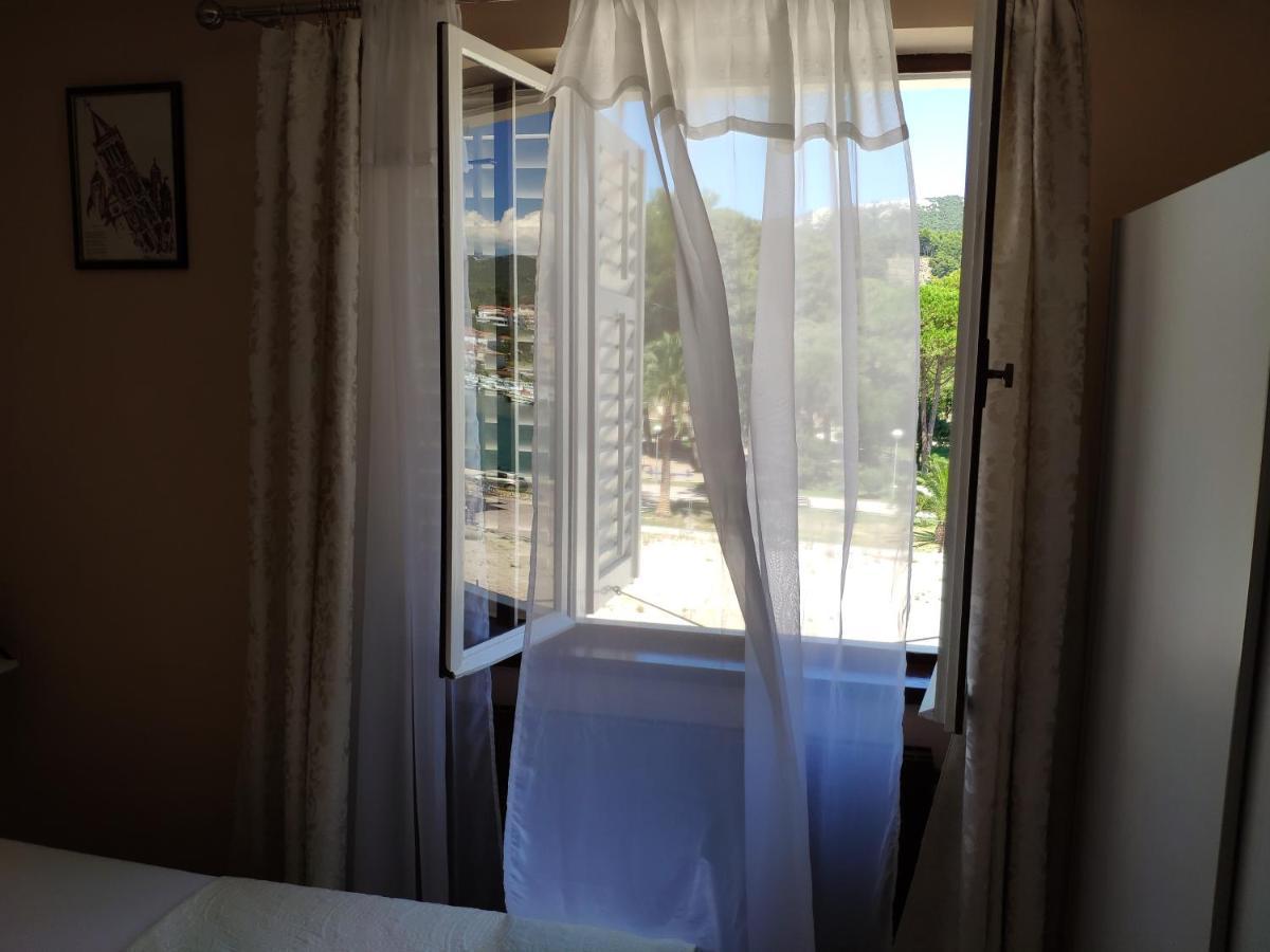 Hotel Rab-Centar Rab Town Zewnętrze zdjęcie