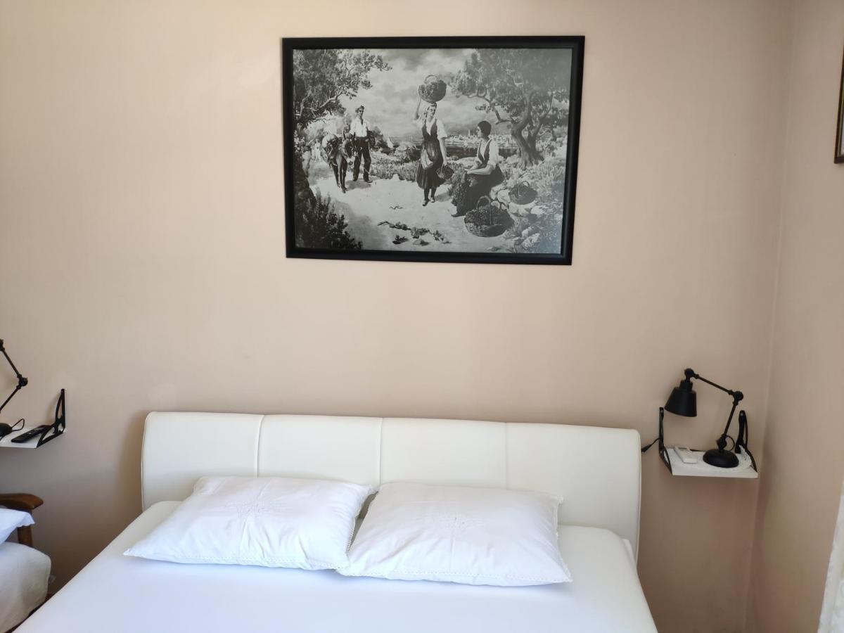 Hotel Rab-Centar Rab Town Zewnętrze zdjęcie