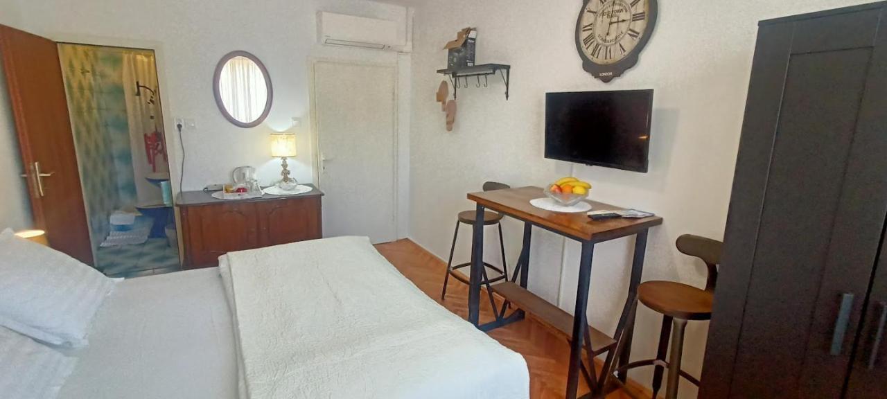 Hotel Rab-Centar Rab Town Zewnętrze zdjęcie