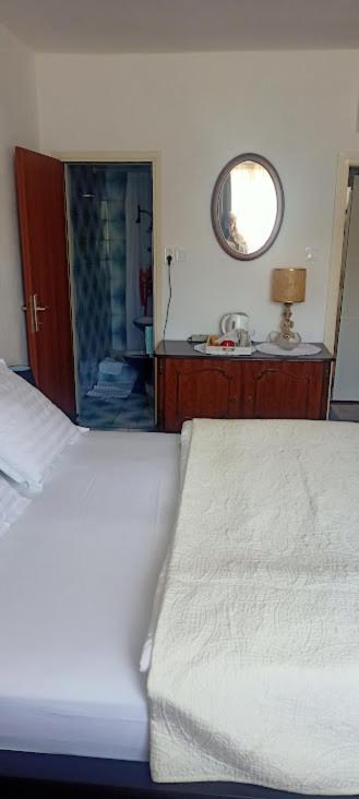 Hotel Rab-Centar Rab Town Zewnętrze zdjęcie