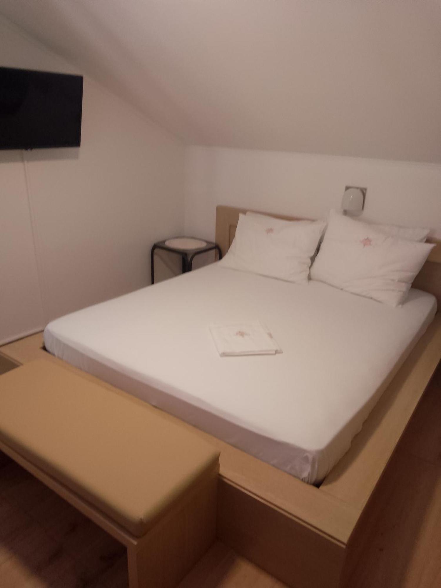 Hotel Rab-Centar Rab Town Zewnętrze zdjęcie